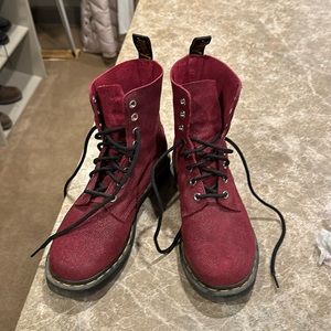 LIKE NEW! Pascal glitter Doc Martens size 8